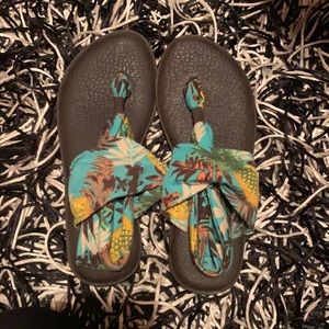 Sonuk sandals!